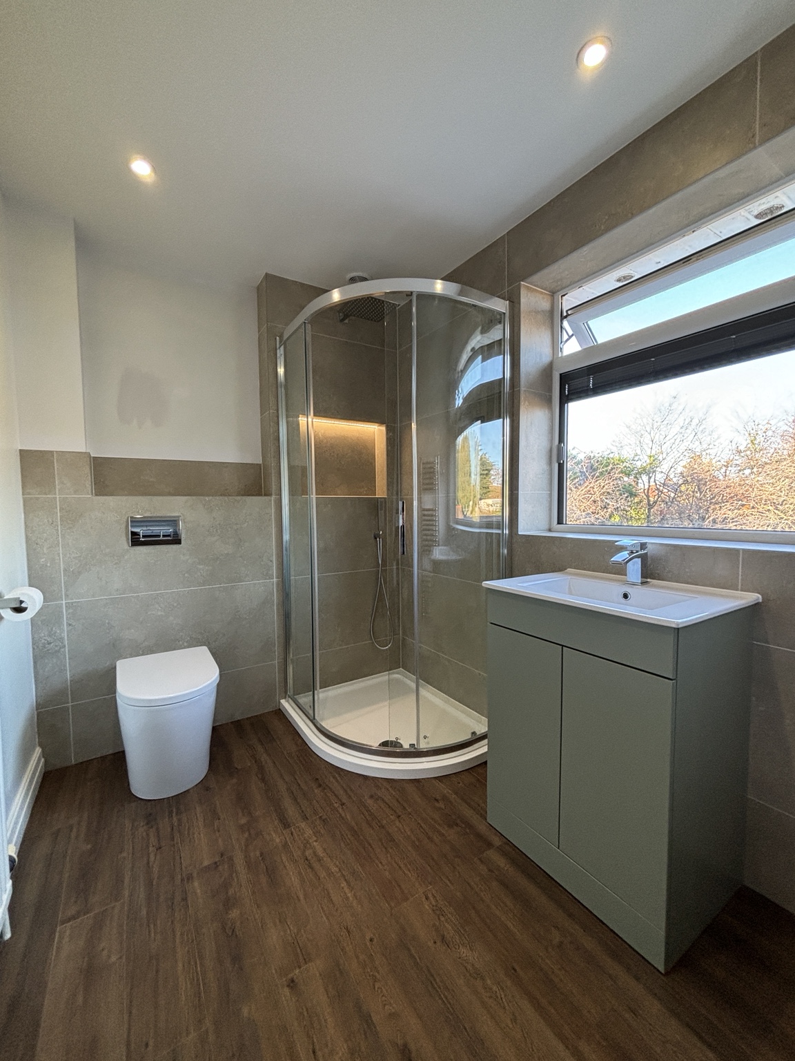 Contemporary grey family bathroom
